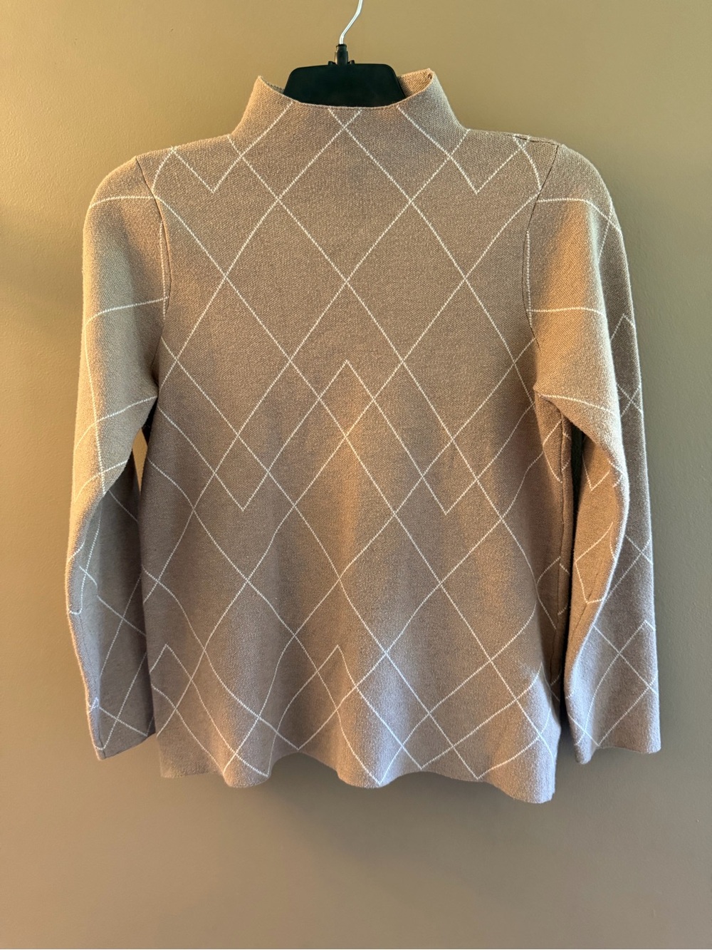 Tahari Elegant Tan Argyle Mock Neck Sweater with White Diamond Stitch Pattern